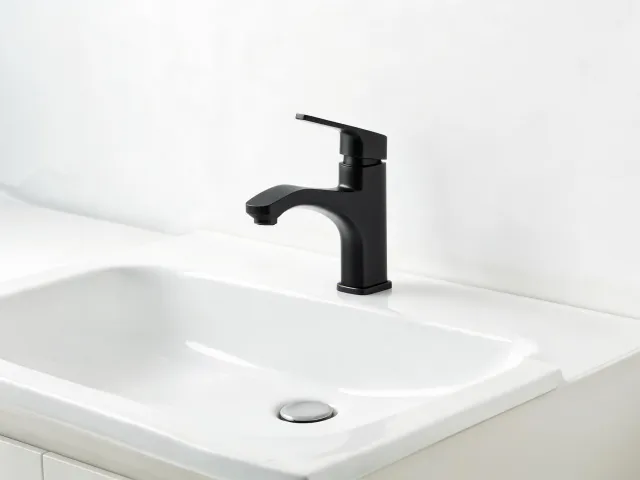 Delta bathroom lavatory faucet matte black